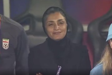 星空体育官网下载-祖国遭袭！戴头巾的伊朗女足球员集体拒唱国歌 有人微笑有人落泪